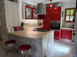 Private kitchen - Renting a Provencal villa in Grasse, residential area, swimming pool, 7 sleeps (Grasse)