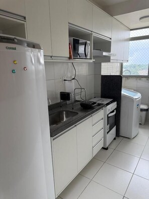 Apartment, Balcony, City View | Private kitchen - Apto confortável próx ao Parque Shopping (Belém)