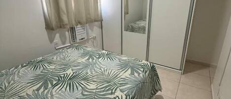 Appartement, balcon, vue sur la ville | Fer et planche Ă repasser, accĂšs au Wi-Fi (inclus)