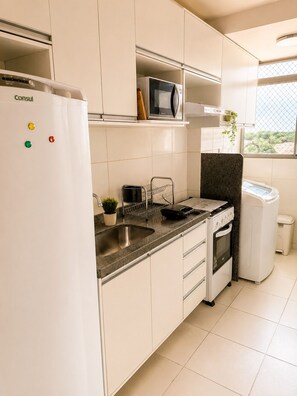 Apartment, Balcony, City View | Private kitchen - Apto confortável próx ao Parque Shopping (Belém)