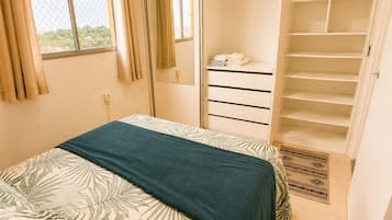 Apartamento, sacada, vista para a cidade | Ferros/tábuas de passar roupa, Wi-Fi de cortesia