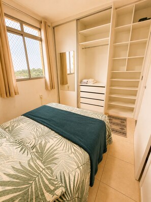 Apartamento, balcón, vistas a la ciudad | Tabla de planchar con plancha y wifi gratis
