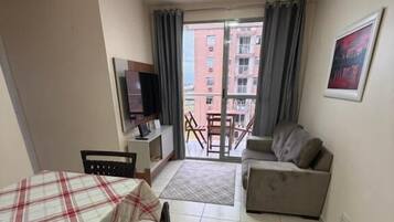Apartment, Balcony, City View | Living area