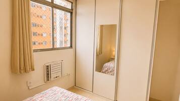 Apartamento, sacada, vista para a cidade | Ferros/tábuas de passar roupa, Wi-Fi de cortesia