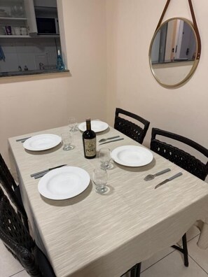 Apartment, Balcony, City View | Dining - Apto confortável próx ao Parque Shopping (Belém)