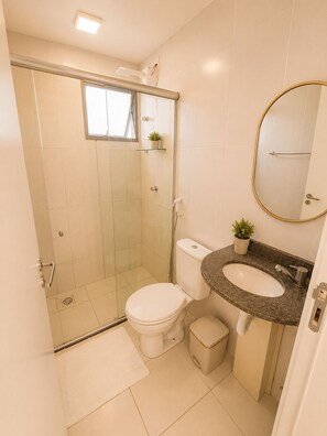 Apartamento, balcón, vistas a la ciudad | Baño