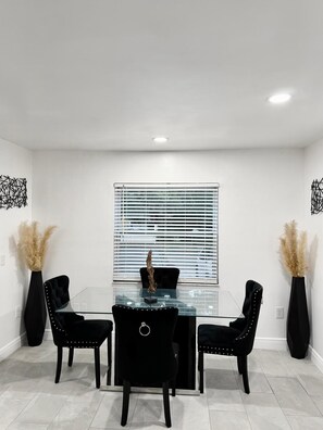 Dining - Spacious Cozy 2-bedroom house in charming Apopka (Apopka)