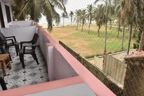 Family Room | Terrace/patio