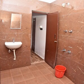 Family Room | Bathroom - Satish Guest House (Mahabalipuram)