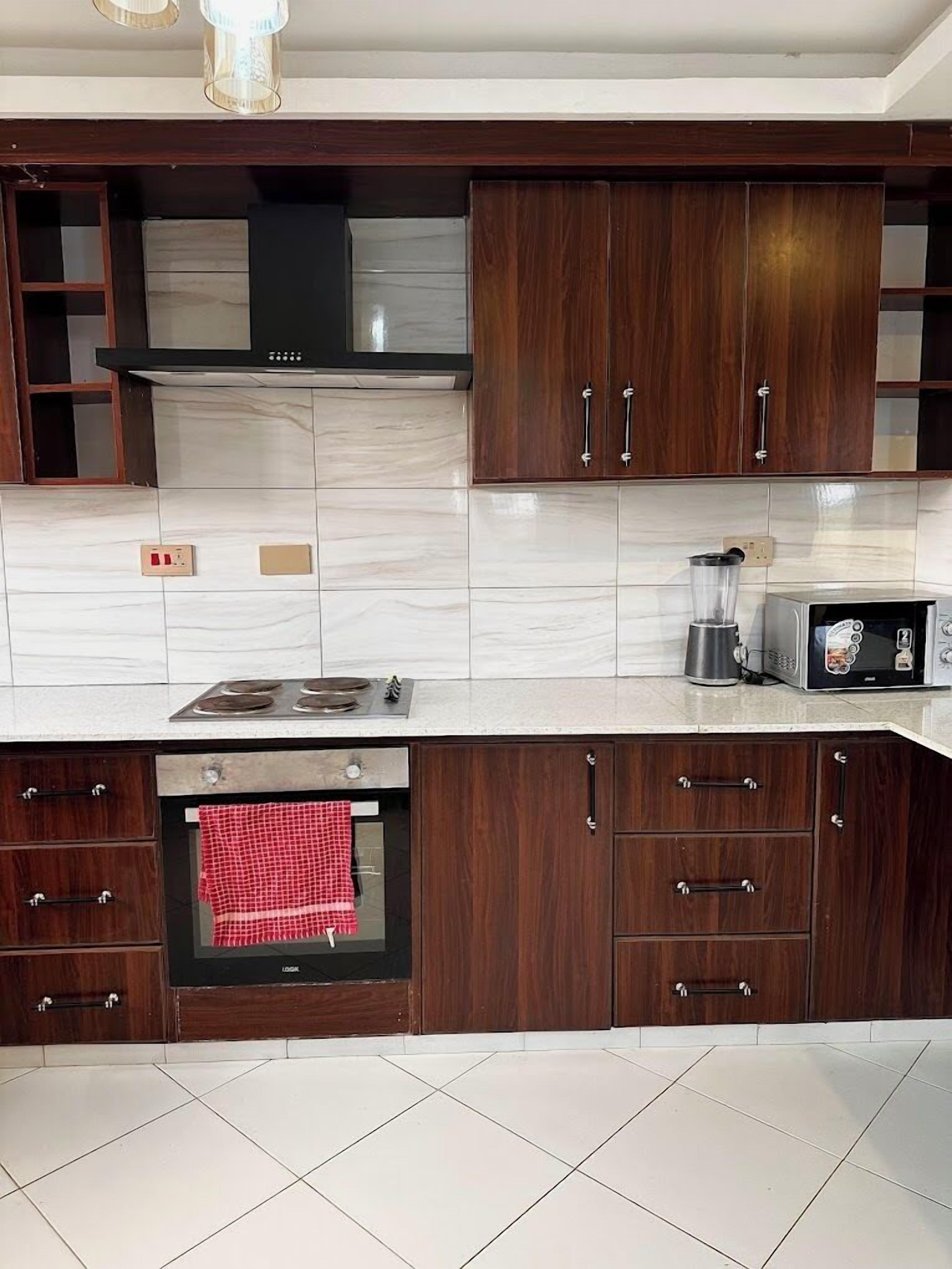 Family Apartment | Private kitchen | Fridge, microwave, cookware/dishes/utensils