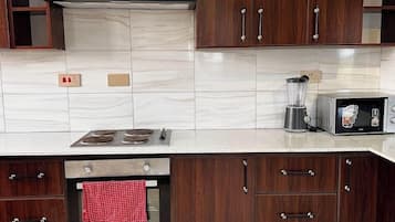 Family Apartment | Private kitchen | Fridge, microwave, cookware/dishes/utensils