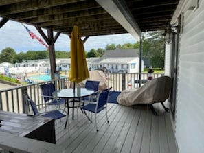 Outdoor dining - Cozy & AFFORDABLE studio resort-condo in Wells, ME (Wells)