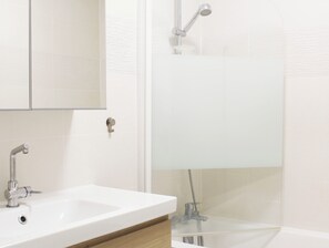 Hair dryer, towels - 34m² Paris Studio (Paris)
