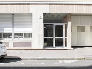 Exterior detail - 34m² Paris Studio (Paris)