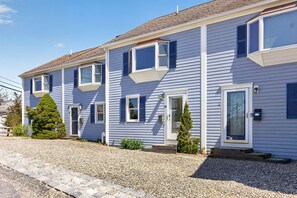 Exterior - Franklin St 8 Min walk to the boatslip (Provincetown)