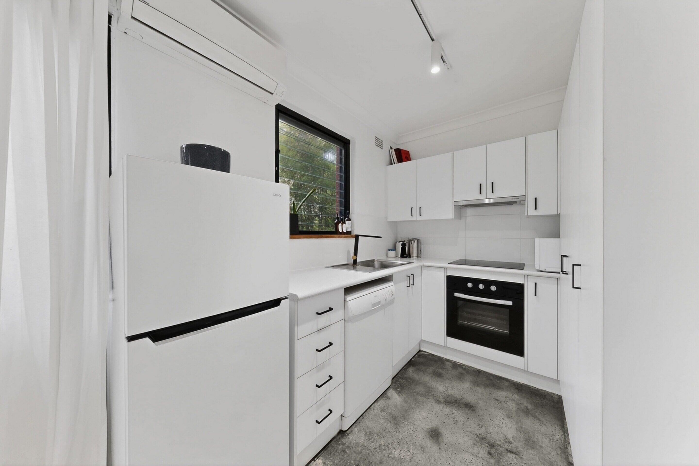 Apartment | Private kitchen | Fridge, cookware/dishes/utensils