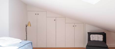 Bügeleisen/Bügelbrett, Reisekinderbett, WLAN, Bettwäsche