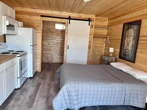 Lakefront Studio Retreat at Tiffanys Resort - Private Deck & Full Bath
