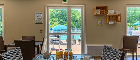 Apartment | Dining