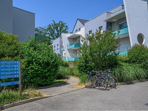 Apartment | Exterior - Apartment Stay for 4 in Plescop (Plescop)