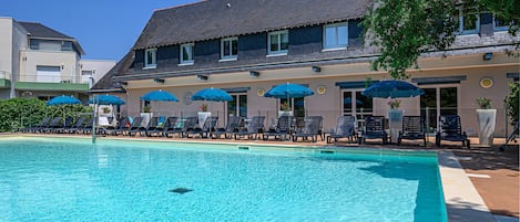 Apartment | Pool | Outdoor pool, a heated pool