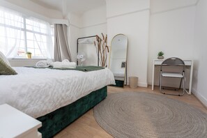 Iron/ironing board, Internet, bed sheets - Stylish 3 Bed Home| Sleeps 6| Free parking (Droylsden)