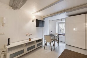 Comfort Apartment | Dining - Lovely Nest by MMega (Florence)