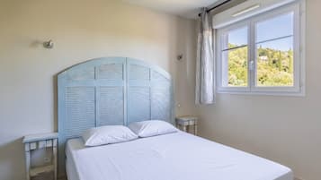 2 bedrooms, bed sheets