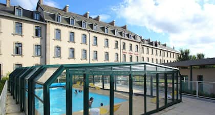Dinan Studio for Two Near Center