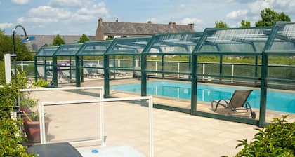 Dinan Studio for Two Near Center