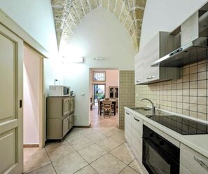 Private kitchen - Live the History: The timeless charm of an Ancient Dwelling in the heart of Maglie (Maglie)