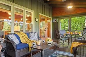 Outdoor dining - Cabin at Maggie Valley Club | Golf, Tennis, Gym (Maggie Valley)