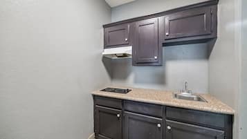 Full-size fridge, microwave, stovetop