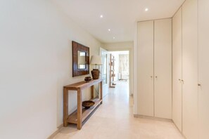 Estudio, balcón, vistas al mar | Interior