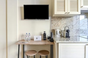 Standard Studio | Interior - Buckingham and Lloyds - Cannes (Cannes)