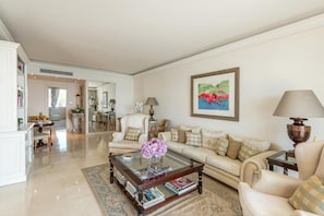 Family Apartment, 2 Bedrooms, Balcony, Sea View | Interior - Buckingham and Lloyds - Cannes (Cannes)