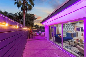 Outdoor dining - Barbie Poolhouse - 3 Ensuite BR - Outdoor Dining (Wilton Manors)