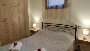 2 bedrooms, iron/ironing board, free WiFi, bed sheets
