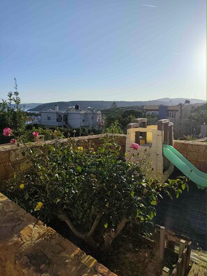 Property grounds - Άνετος οικογενειακός χώρος στην Αγία Ερμιόνη Χίου λίγα λεπτά από την παραλία! (AGIA ERMIONI)