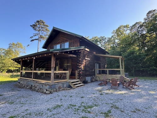 FUN! Log Cabin Hot Tub & Game Room w Pool Table Pets OK 3BR/2BA Sleeps 10