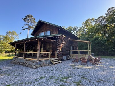 FUN! Log Cabin Hot Tub & Game Room w Pool Table Pets OK 3BR/2BA Sleeps 10