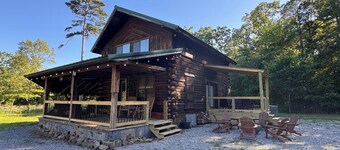 FUN! Log Cabin Hot Tub & Game Room w Pool Table Pets OK 3BR/2BA Sleeps 10