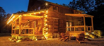 FUN! Log Cabin Hot Tub & Game Room w Pool Table Pets OK 3BR/2BA Sleeps 10