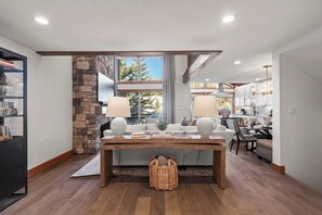 TV, fireplace - KBM Resorts | Boulder Creek | Beautifully updated, Easy Walk to Main St, Close to Deer Valley, Hot Tub, Gas Fireplace! BCC-1101 (Park City)