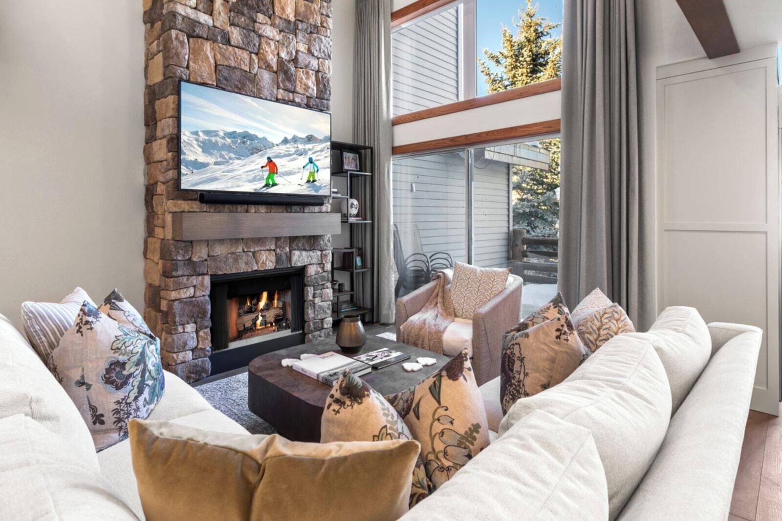 TV, fireplace