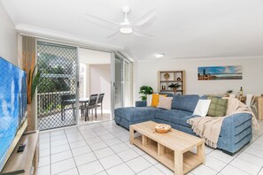 Smart TV - Bliss On Beach Parade (Surfers Paradise)
