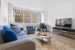 TV, offices - Spacious Apt in Murray Hill (New York, NY)