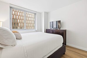 Desk, iron/ironing board, WiFi, bed sheets - Spacious Apt in Murray Hill (New York, NY)