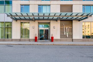 Exterior detail - Modern Apt & Walk to Restaurants (Cambridge, MA)