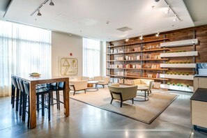 Interior - Modern Apt & Walk to Restaurants (Cambridge, MA)